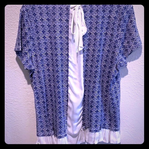 Women’s Tommy Hilfiger Top with Bow in the Back! - Picture 3 of 4